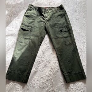 Vintage classic Banana Republic cargo style heritage military inspired pants.